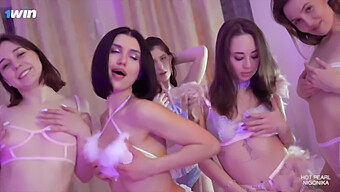 Élvezem a szexet egy embercsoporttal _ Flamingo Orgy4 _ 1winporn_ Nigonika legjobb pornója