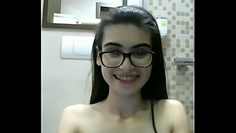 Una joven italiana se masturba en Exposedcams.cf