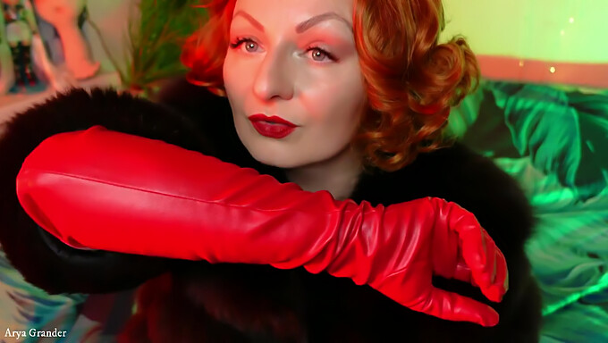 Découvrez votre fétichisme des gants avec cette vidéo de masturbation ASMR prolongée mettant en vedette une superbe divinité pin-up!